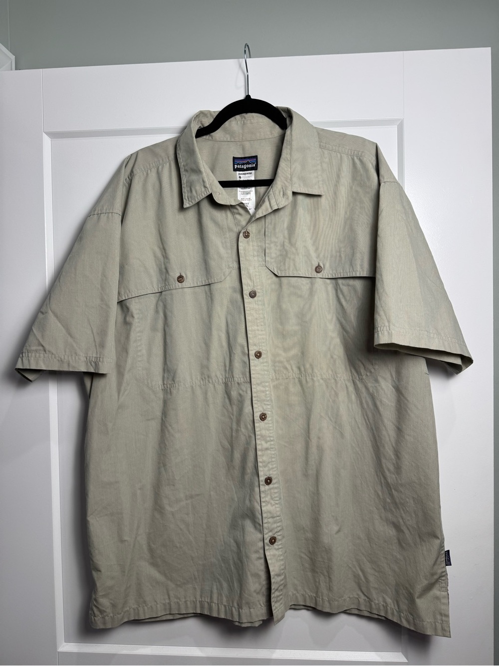 Patagonia Men's Island Hopper Shirt Light Khaki short sleeve fishing